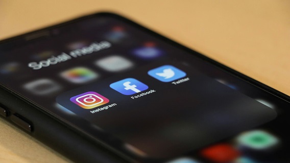 Leveraging social media without a dedicated staff Leveraging social media without a dedicated staff